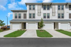 RISE Citrus Ridge elevated design townhomes in Davenport, Florida: Exterior Front Yard with Driveway of Community, front View